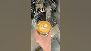 Latte Workflow Small Tulip #coffee #barista #latteart #asmr