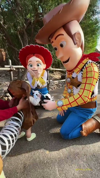 Disney is full of warmth and love 💕 #disney #disneyland #warm #love #hug #fyp #foryou