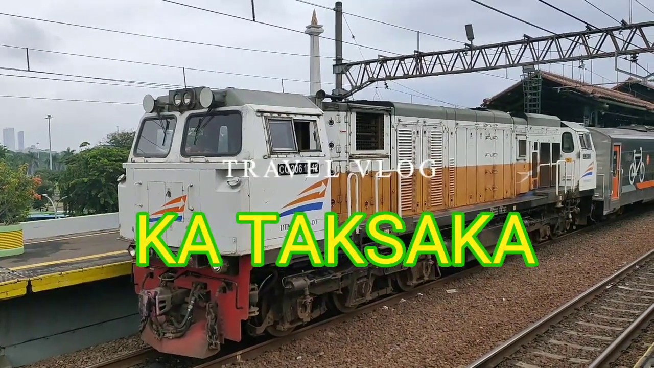 Taksaka Pagi di Stasiun Gambir....berangkaaaaaaat....... 
