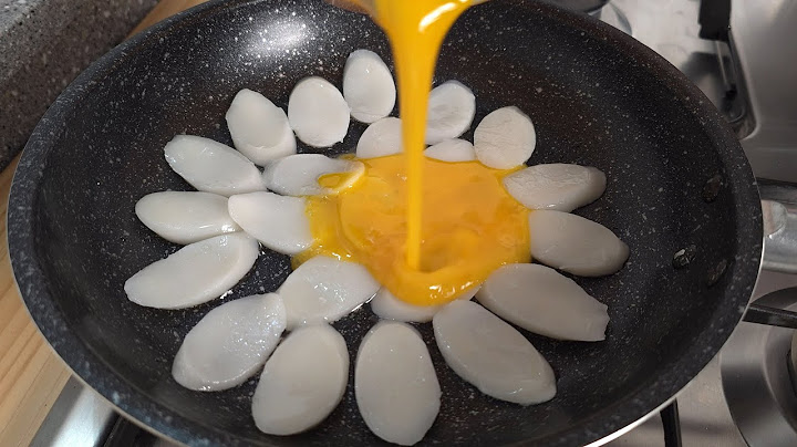 Pour egg water into the rice cake. Once you taste it, you can't get out of it.
