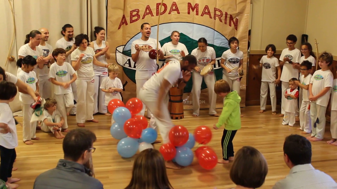 ABADÁ-CAPOEIRA Marin Holiday Roda 2017Capoeira Balloon