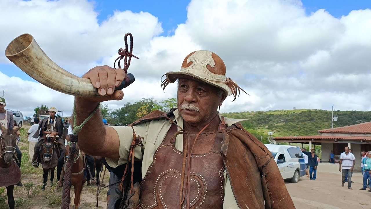 O CORTEJO FUNERAL E ÚLTIMO ADEUS AO VAQUEIRO NORDESTINO ANJO DE SEVERINA NA REGIÃO DE SALGUEIRO-PE.