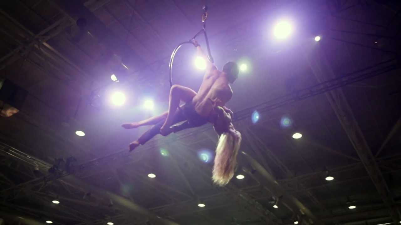 Sexpo 2013 - Suzi Q and Toby J - Sexy Aerial Act - YouTube