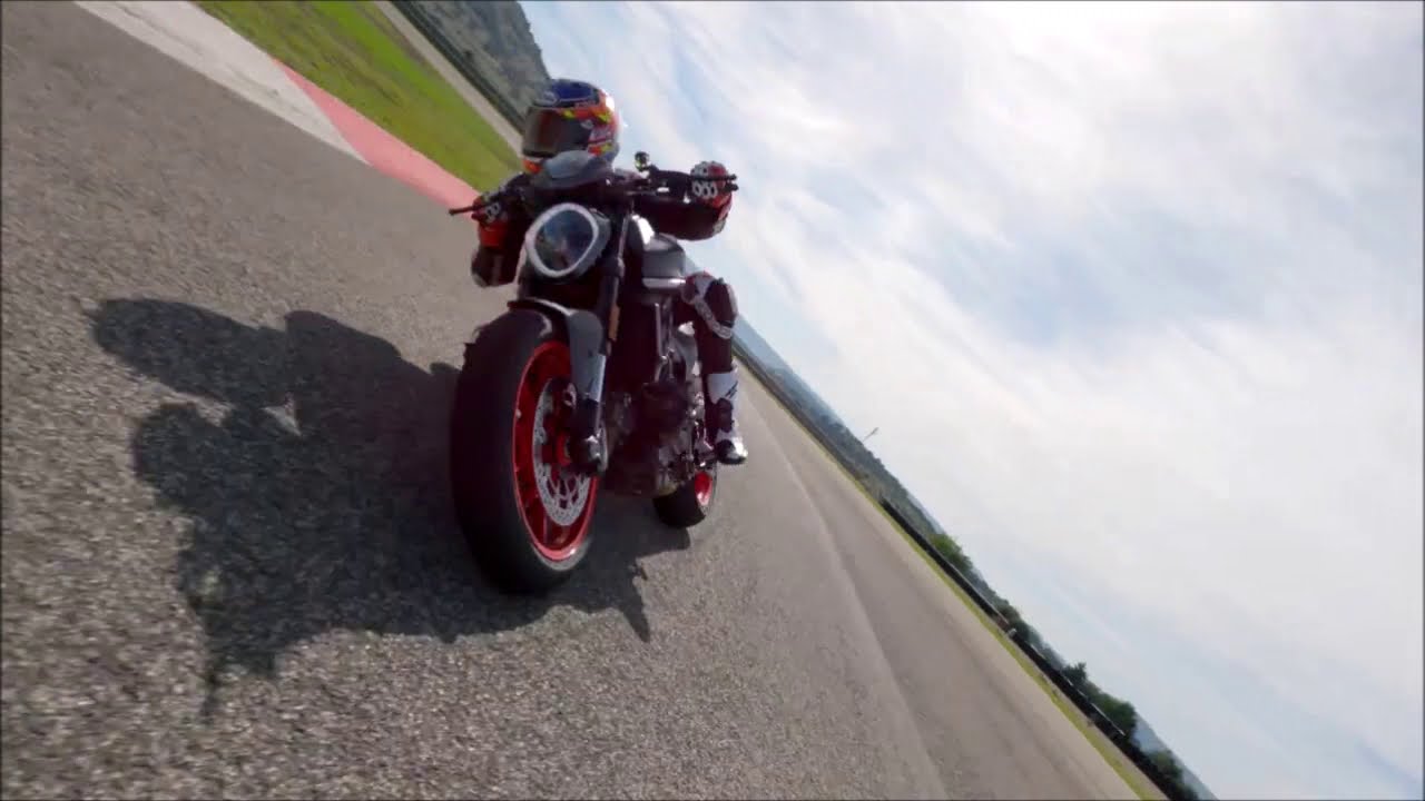 Ducati Monster 2021 | Stile moderno e peso piuma per la nuova versione della naked di Borgo Panigale