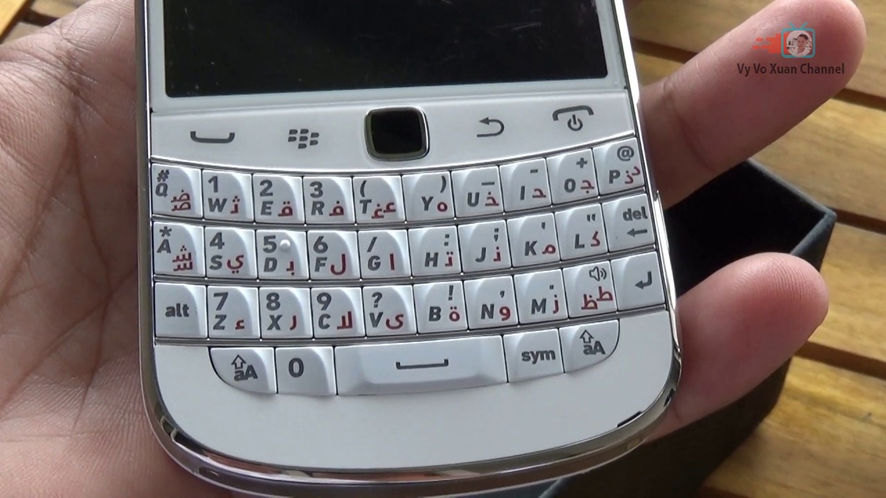 Blackberry Q10 white color - YouTube