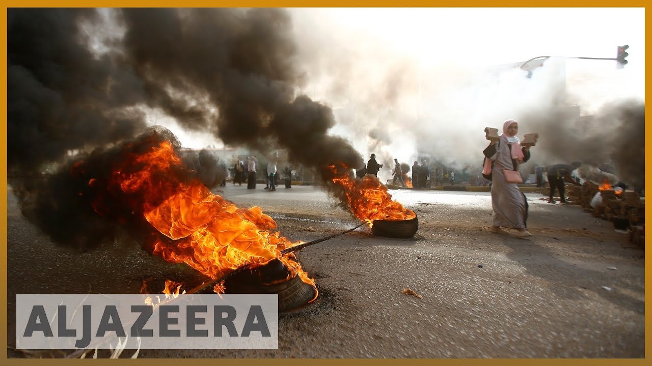 أُطلق النار على متظاهرين أثناء محاولة الجيش السوداني فض اعتصام في الخرطوم
