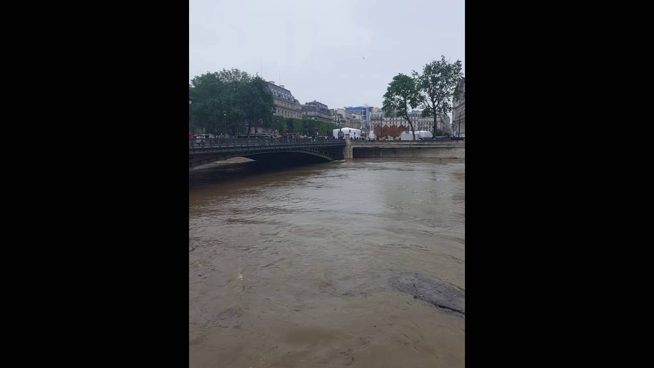 Paris floods. ..🏊🏄🌊☔
