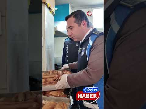 Yemekhane mutfağında üzerinde sinekler uçuşan çürümüş patatesler zabıta ekiplerini hayrete düşürdü