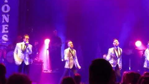 The Overtones - Christmas With The Overtones - Shape Of You (Live) Sage Gateshead 04-12-17