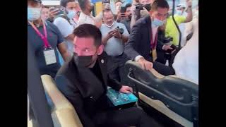 Lionel Messi received an Uruguayan book in Expo Dubai 2020