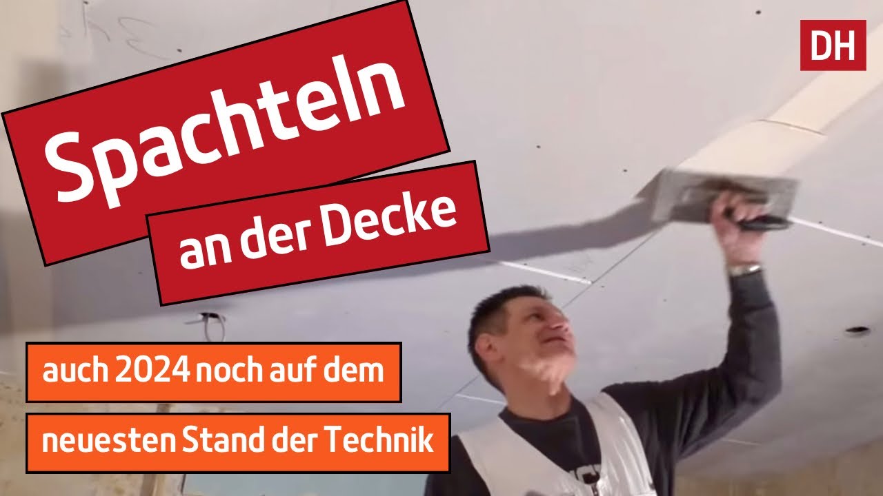 Spachteln einer Gipskartondecke.