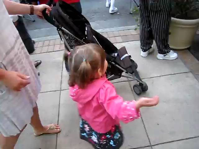 Bianca shaking her booty