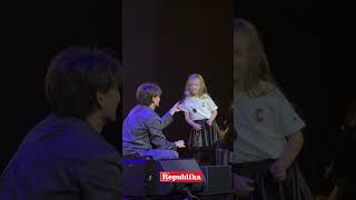 Jakov Jozinović hitno prekinuo koncert zbog male devojčice!