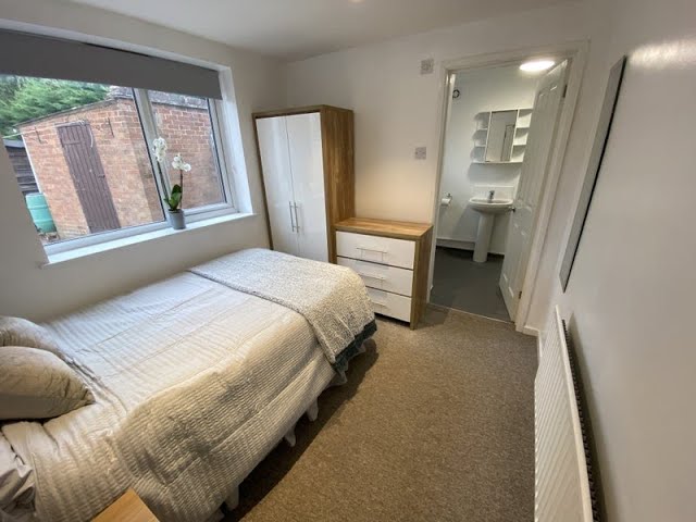 En-suite double room - recently decorated Main Photo