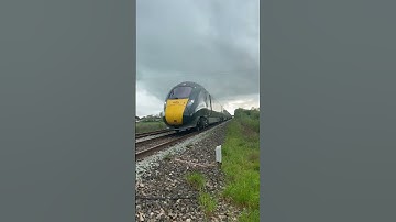 LOOOOONG LOUD TONES! GWR class 800 and a friendly driver pass the pedestrian crossing at speed!