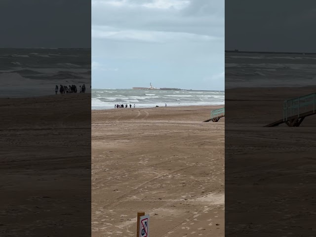 Mira lo que paso: Playa desierta atreve hoy pegarse baño pesar temporal