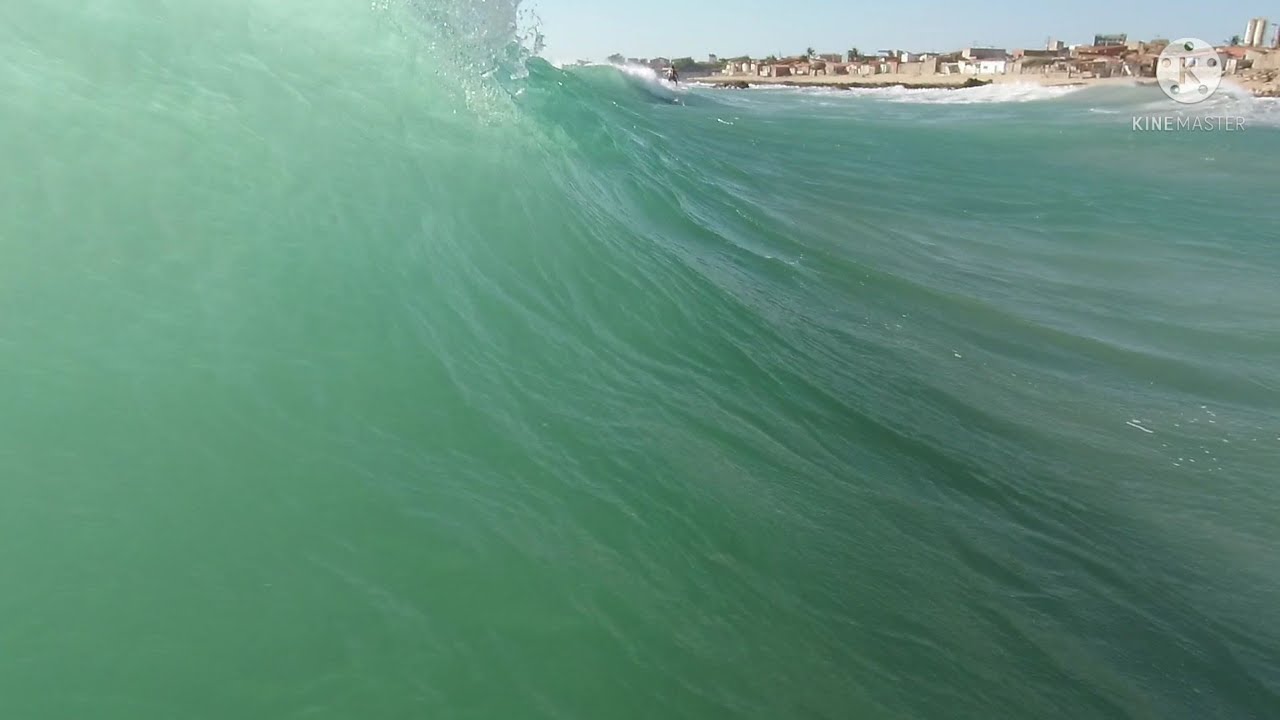 surf no portão big 1 de 2. belas ondas.🌊🏄‍♂️❣