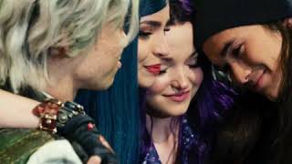 Sofia Carson as Evie with behind the scenes of Descendants screenshot 5
