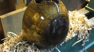 #31 Woodturning a Walnut Hollow Form