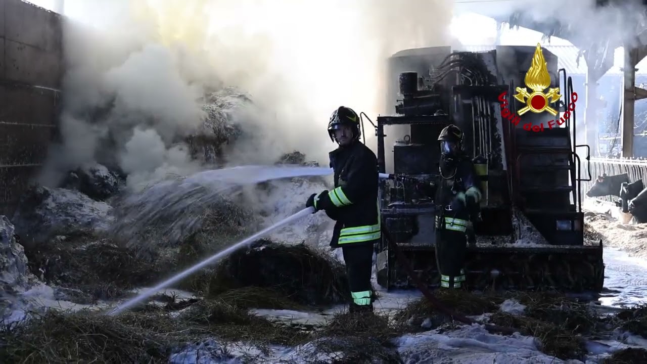 Pauroso incendio in fattoria