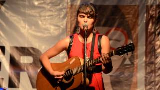 Video thumbnail of "Camila Moreno - Ojos Azules"