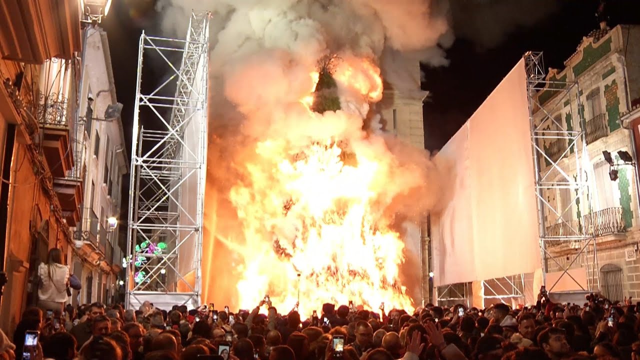 Directe Vespres i Cremà de la Foguera de les Festes Patronals a Sant Antoni de Canals 2023