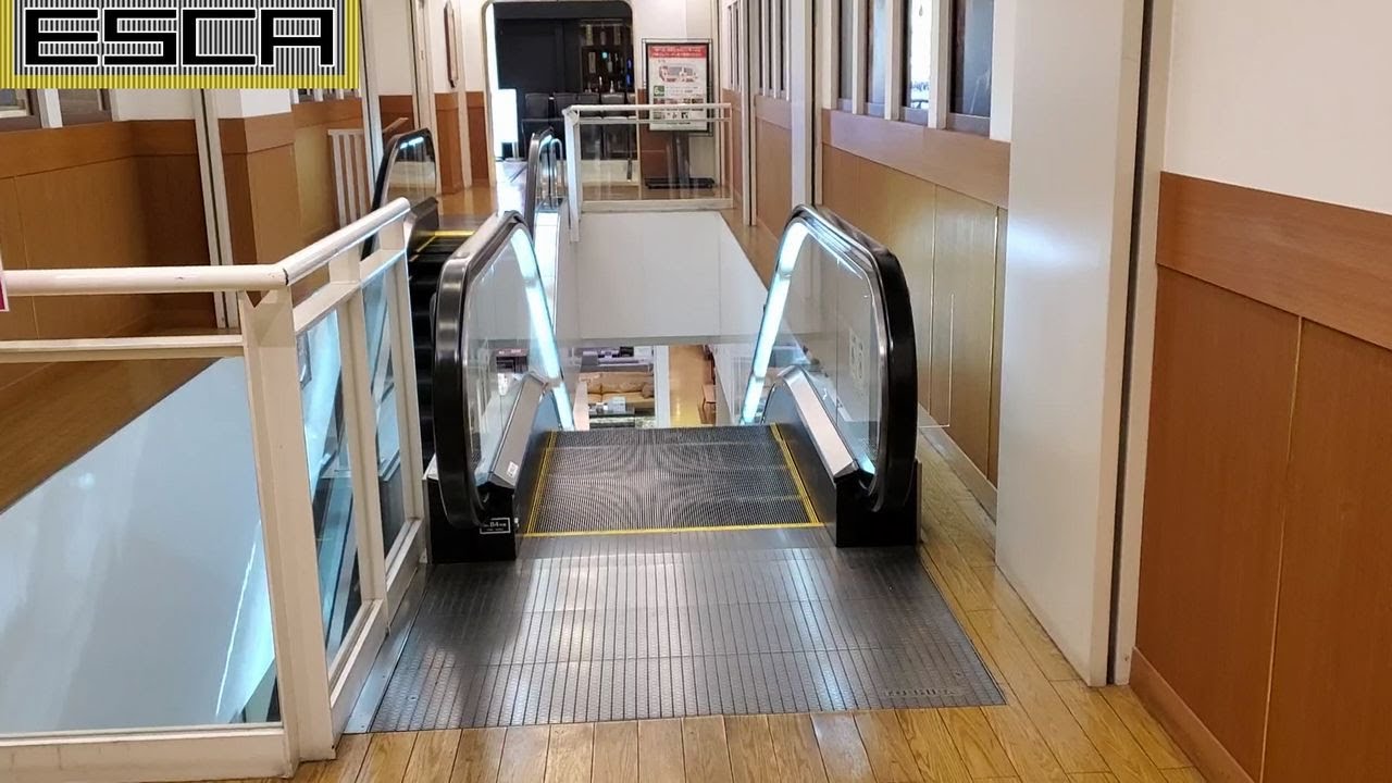 横浜ワールドポーターズ エスカレーター 5F-1F YOKOHAMA WORLD PORTERS Escalator