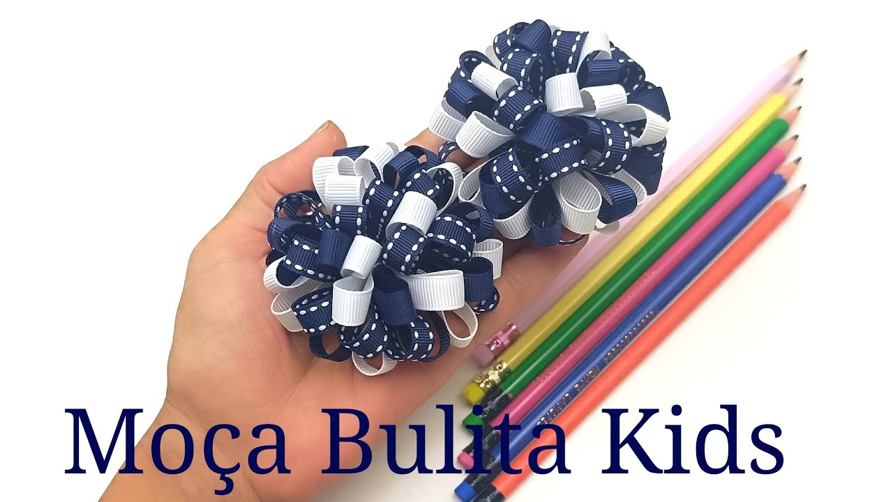 Pompom de fita n°2 para iniciantes. ideal para fazer kit Volta As Aulas Janaína Gonçalves