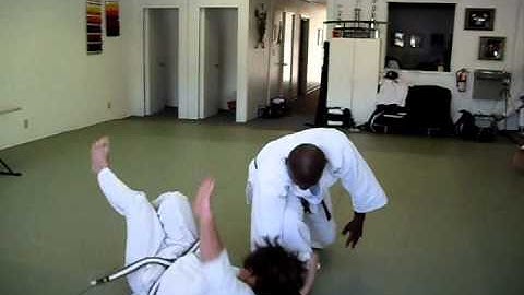 Aikido Yoshinkan - Yokomenuchi Shihonage 2