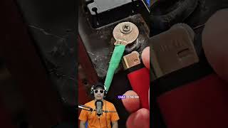 Creative idea to replace the car battery terminal head with a house key