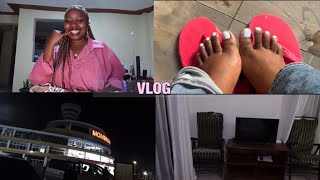 TRAVEL VLOG: prepping for a solo trip, packing, new hair, thrifting , airbnb tour and more