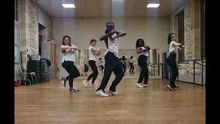 Maitre gims sois pas timide danse