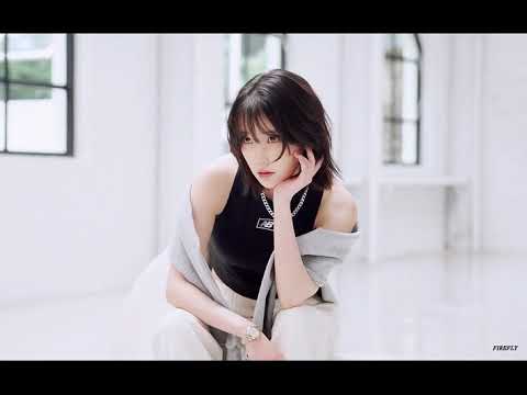 [아이유] 시크 섹시한 아이유.jpgif