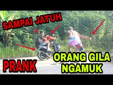 prank-orang-gila-ekstrim-ngamuk-bawa-double-stick-auto-kocar-kacir---prank-indonesia