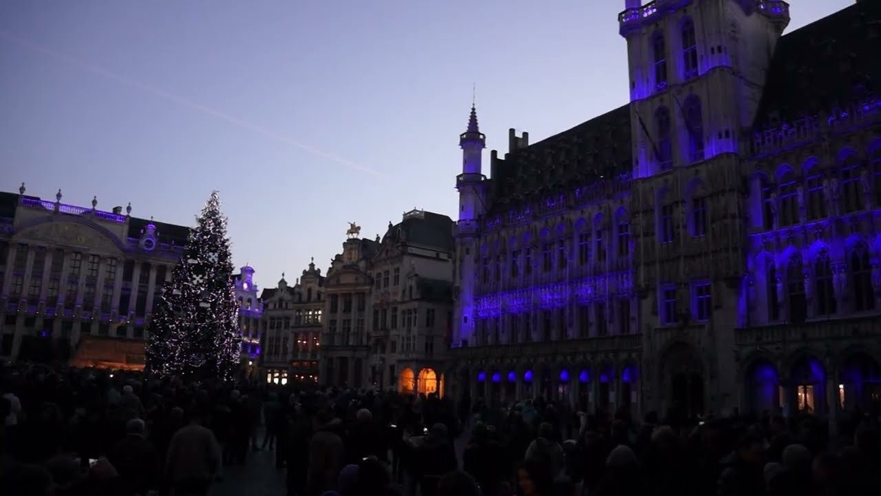 벨기에Belgium의 수도 브뤼셀Brussels, 그랑쁘라스Grand place의 아름다운 한여름 밤의 레이저쇼 입니다.