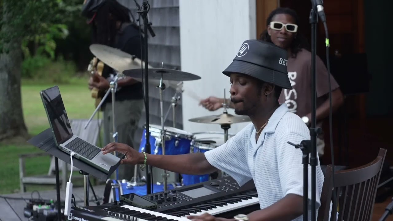 TOMOKI SANDERS  LIVE AT DUCK CREEK