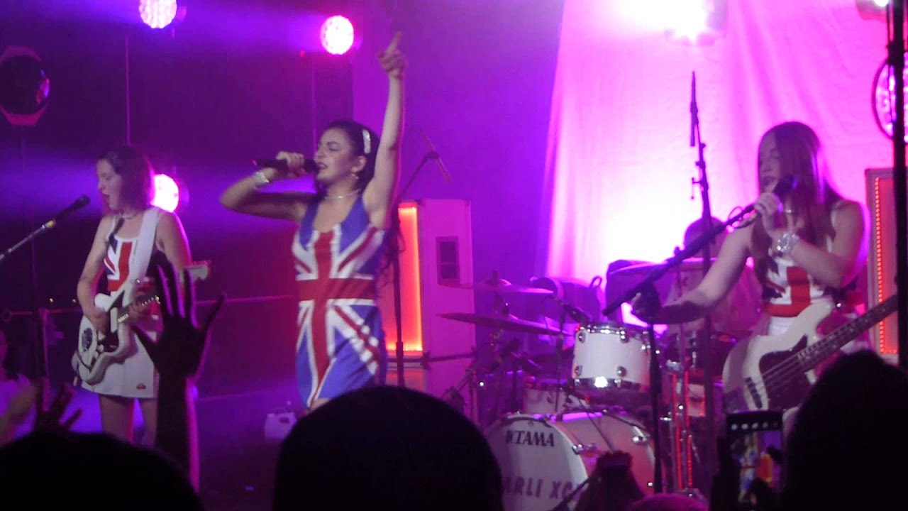 Charli XCX - Superlove (live 2014)