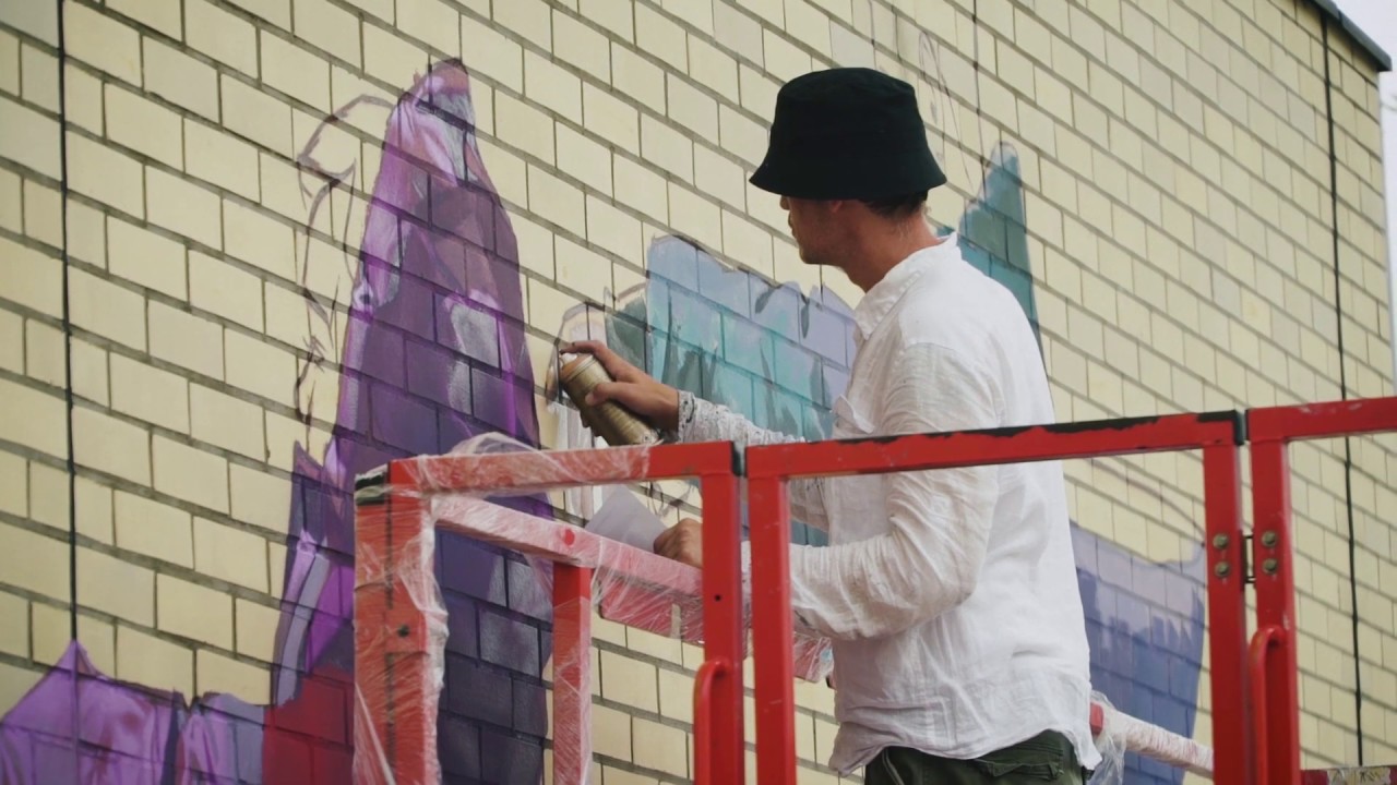 Case Maclaim painting a mural for Stadt Wand Kunst 2019