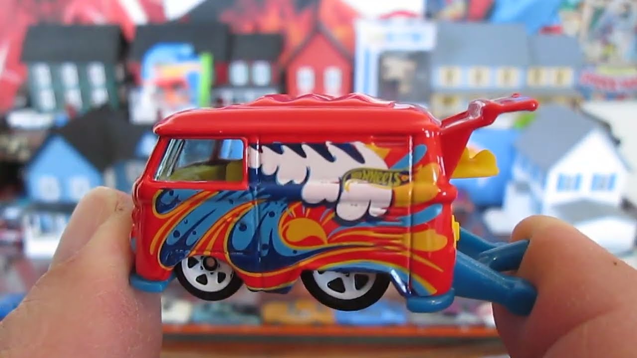 Volkswagen Kool Kombi Hot Wheels Diecast Van/Bus - 2014 Mattel HW