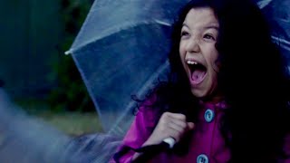 恐怖！傘の怪！もう傘が差せない…映画『ラ・ヨローナ ～泣く女～』特別映像