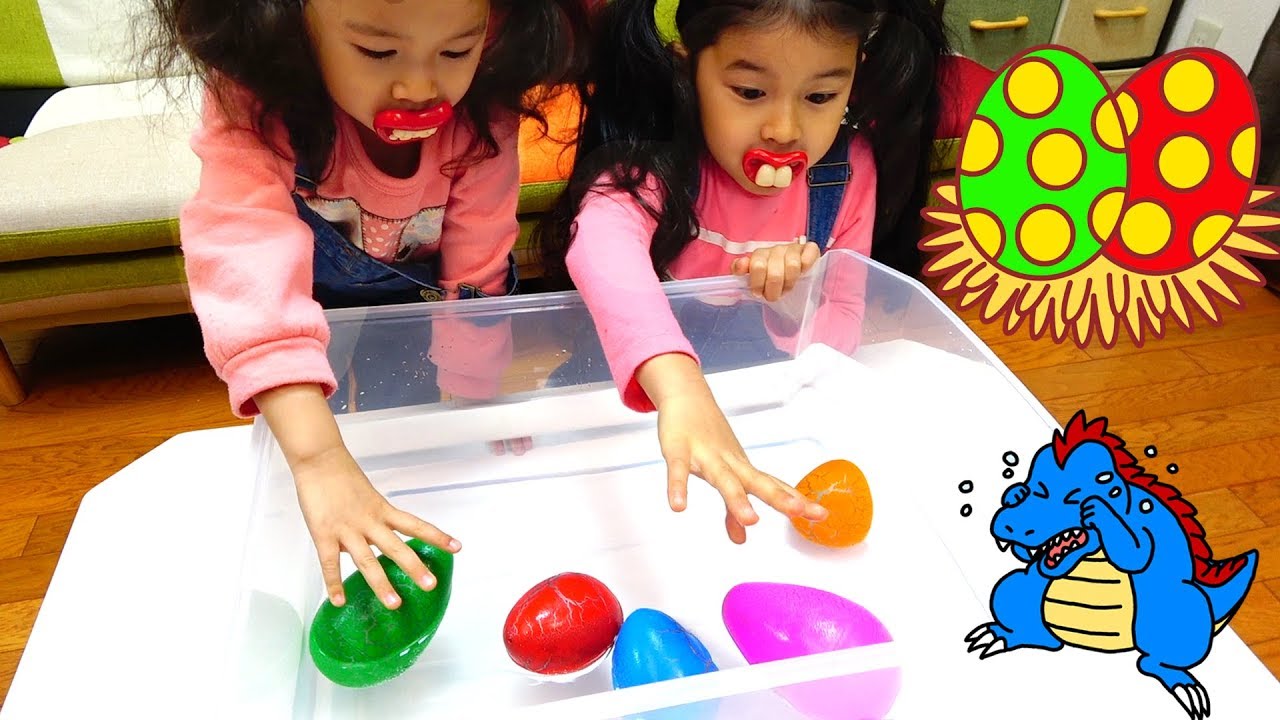 ●普段遊び●パパの恐竜の卵割って遊んだよ☆まーちゃん【6歳】おーちゃん【4歳】#596