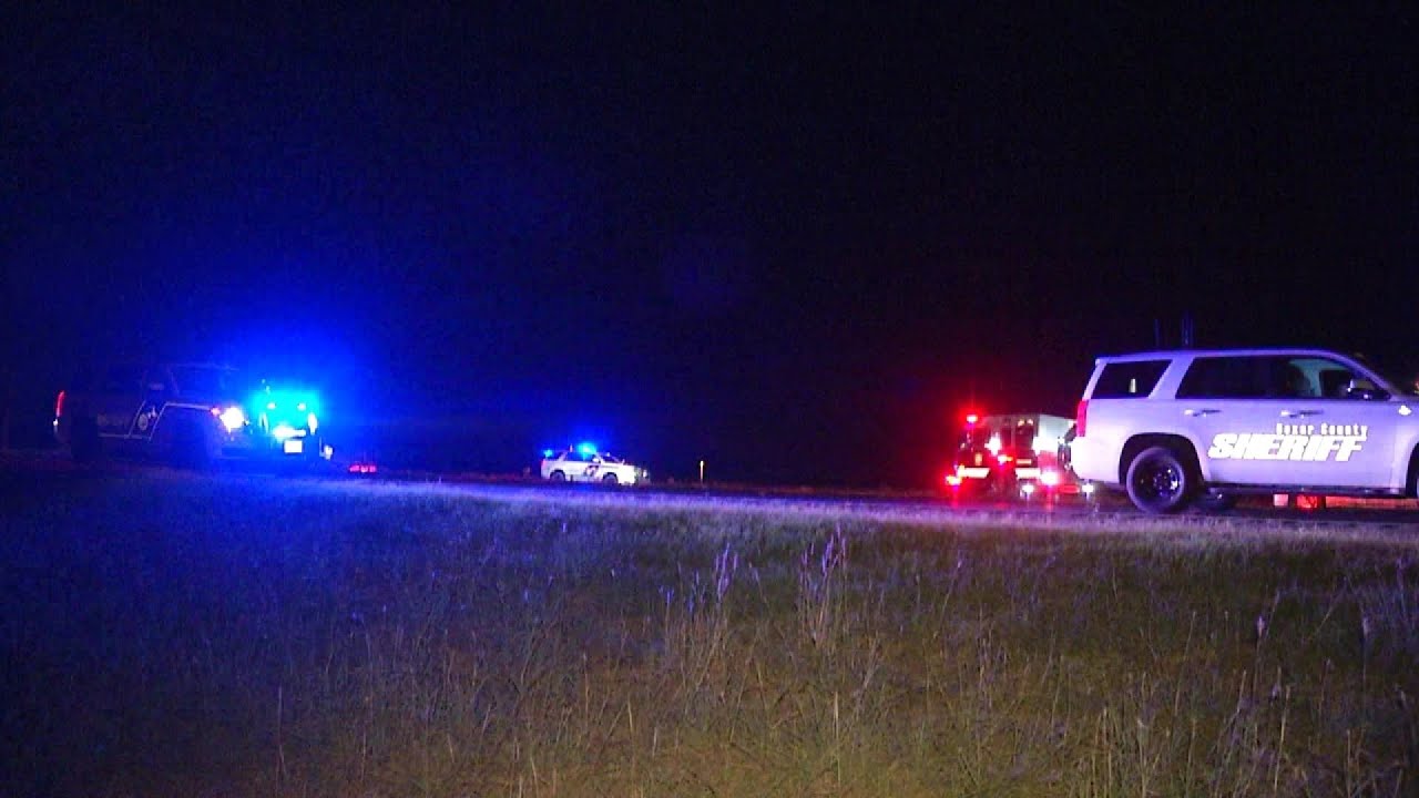 Driver killed after being ejected in rollover crash on southbound I-35 ...