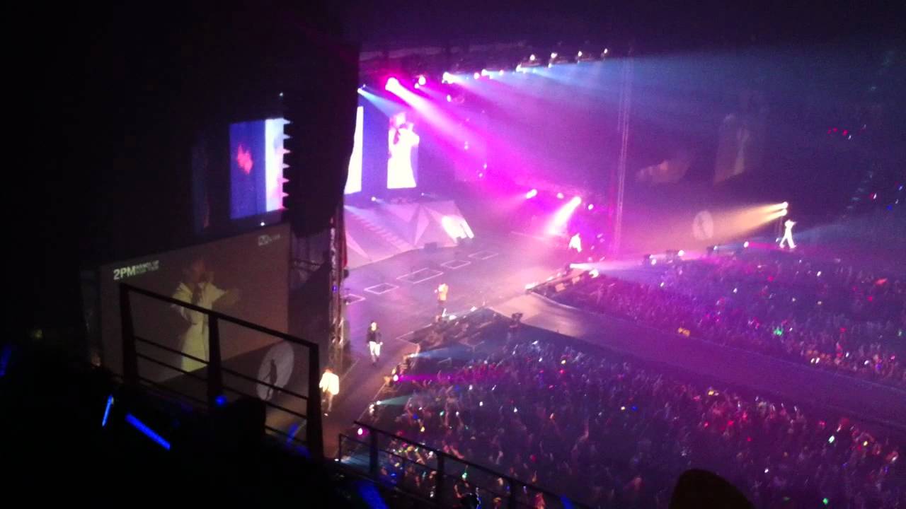 120218 - 2PM put your hands up BKK - i can't