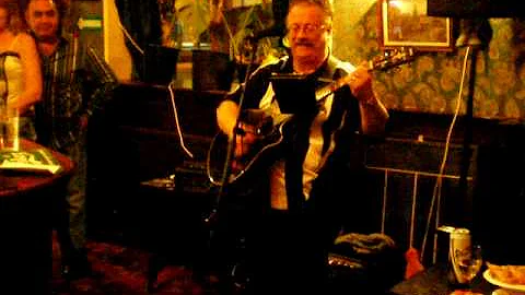 Ronnie Lambert Singing Home Newcastle Live at the ...