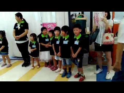 小希希之家樂福青海店小小店員"早安歡迎光臨"