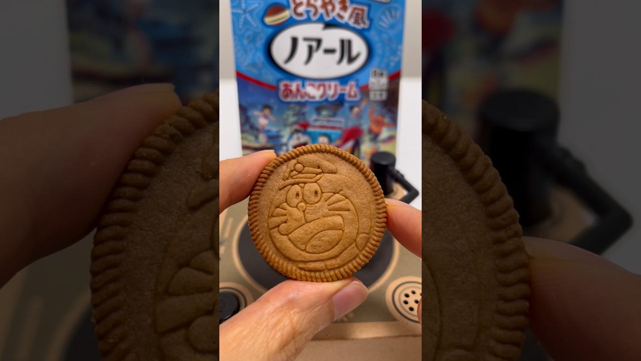 🍪Japanese Oreo Noir Dorayaki flavor with Oreo Music Box #shorts