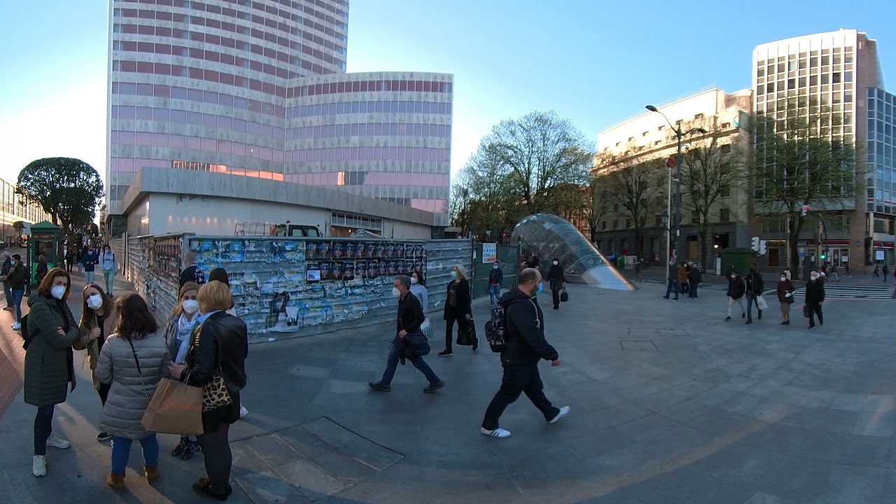 360 Walk on a bright spring afternoon.