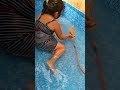 Laurinha brincando na piscina 🥰❤