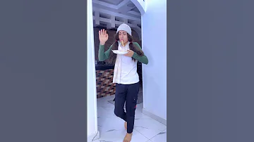 لما امك متعملش اكل ف تطر تعملكم اندومي محمد عماد 