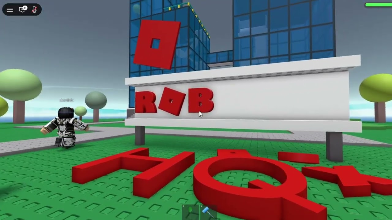 MONKEY MAN WITH HAMMER IS APPROCHING!! [Natural Disaster Survival Funny Moments]